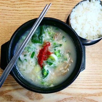  Dwaeji Gukbap : Un bouillon réconfortant et épicé à la gloire du porc !