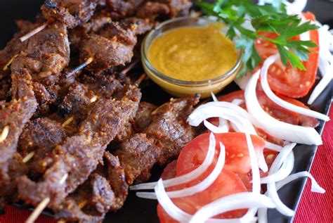  Suya, un Délice Fumée à l'Aromat de Voyage!