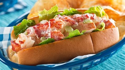  Les Lobster Rolls: Un Mélange Délicieux de Fruits de Mer Frais et de Pain Brioche Doré