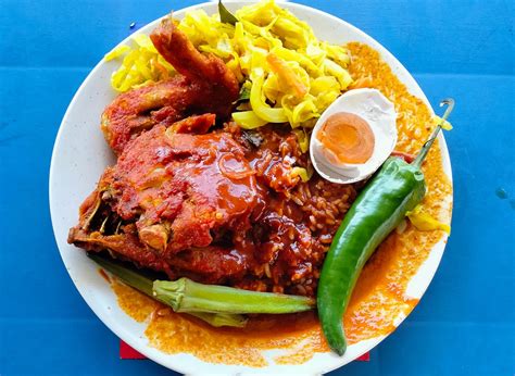  Nasi Kandar: Un Délice Malaisien Piquant à la Douceur Envoûtante!