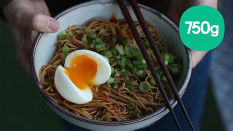  Nouilles à la Sauce de Soja de Jiujiang : Des saveurs umami enrobant des pâtes savoureuses, un véritable hymne à la cuisine chinoise !