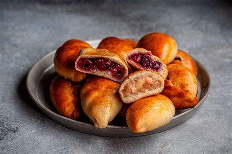  Pirojok avec Viande: Une symphonie de saveurs juteuses et une croûte croustillante irrésistible !